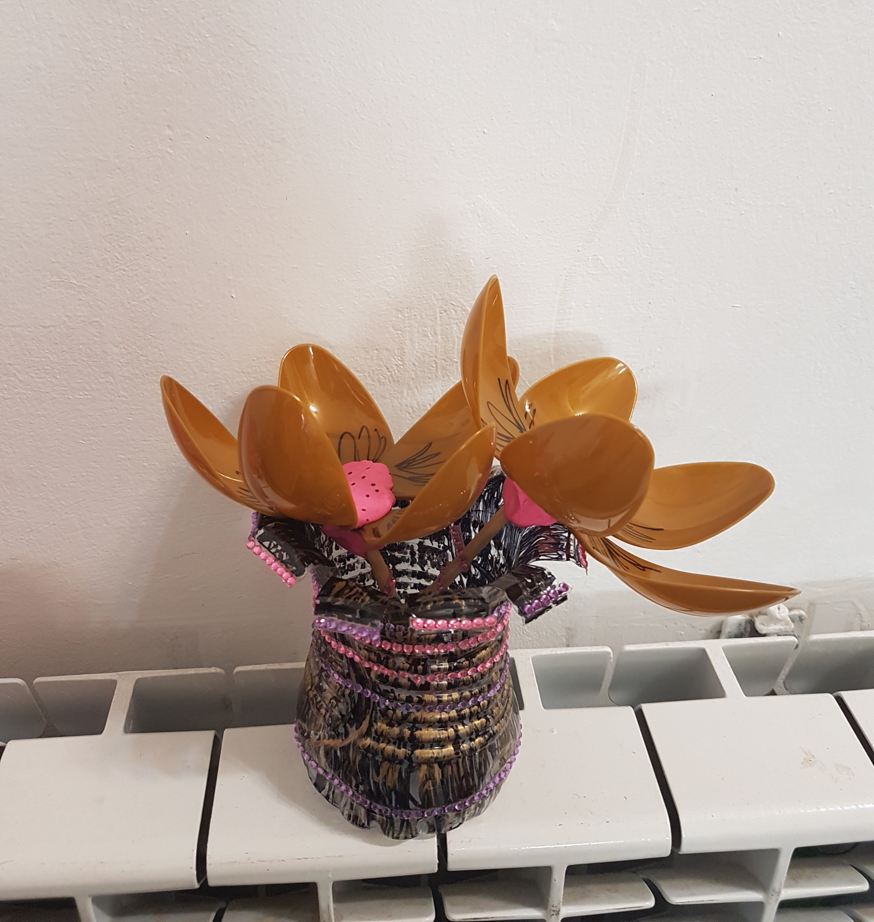 אגרטל פרחים ממחזור.jpg