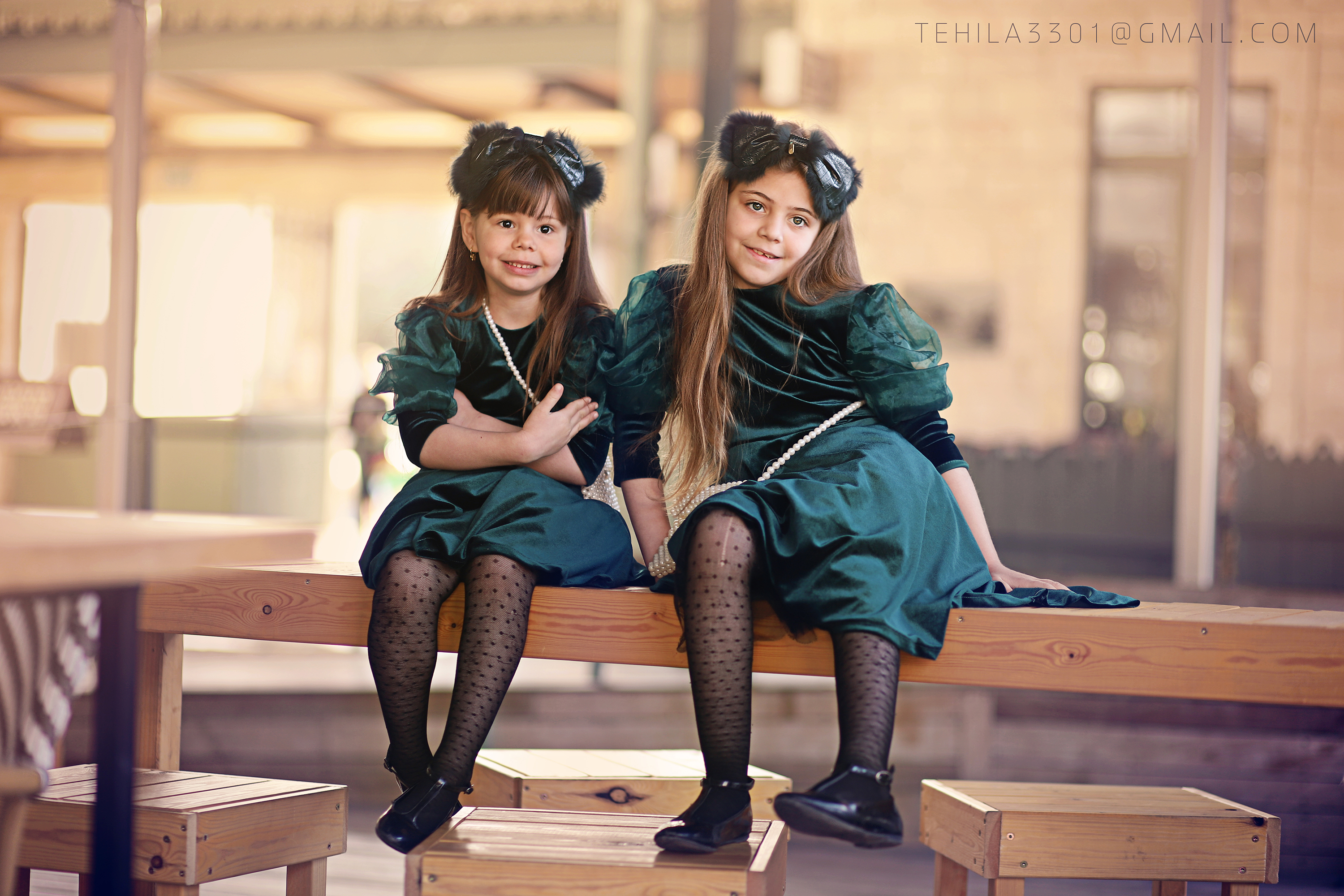 אדל ומיכל יושבות וינטאגמוקטן.jpg