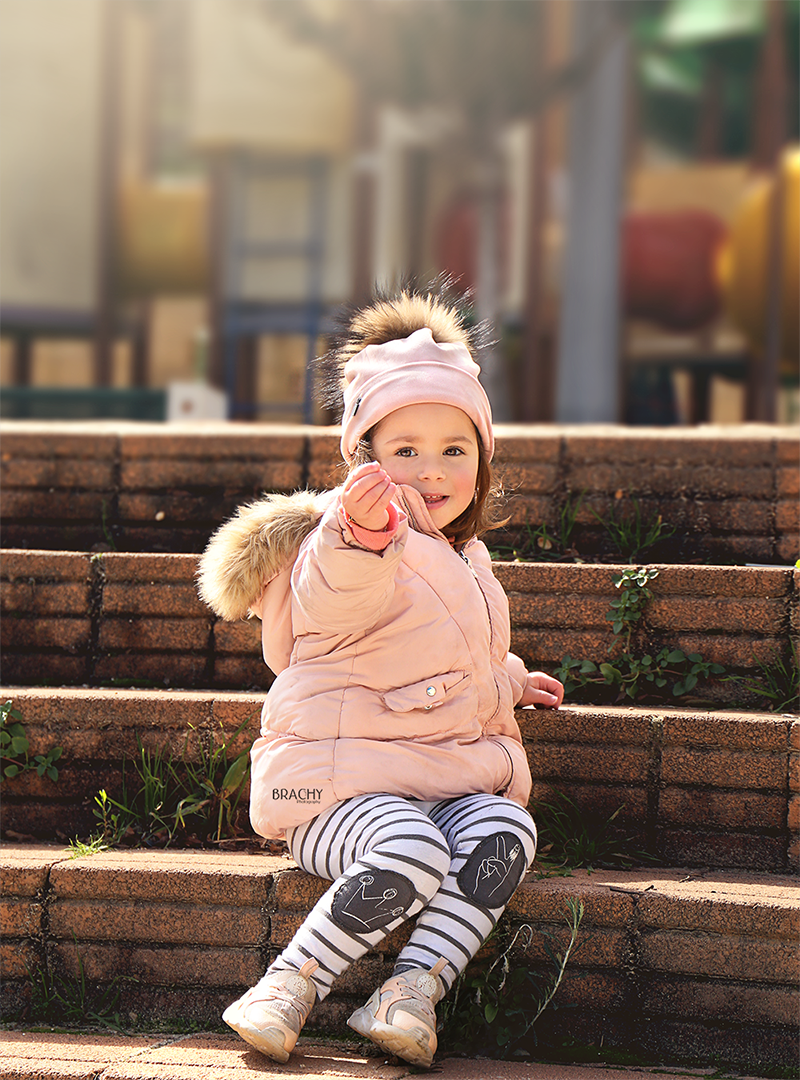 אדל מדרגות מוקטן.png