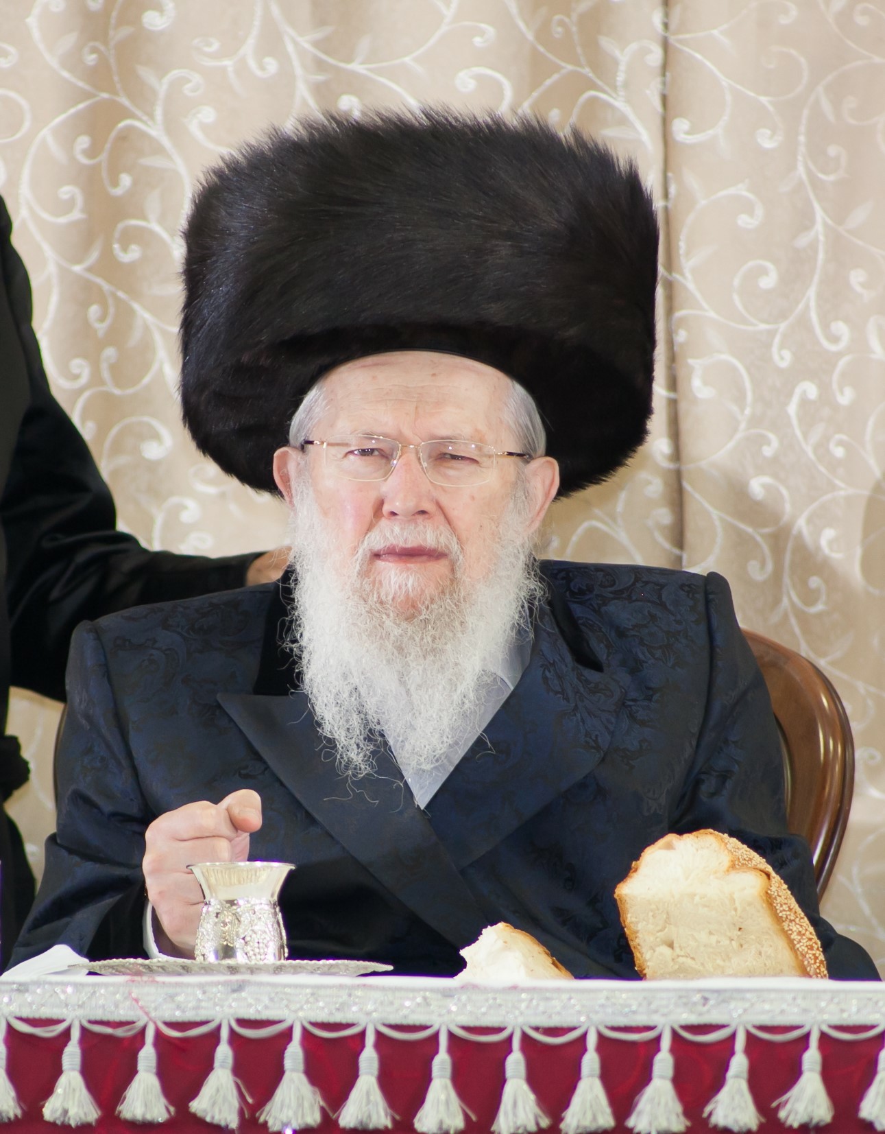 אדמור מסלונים.jpg