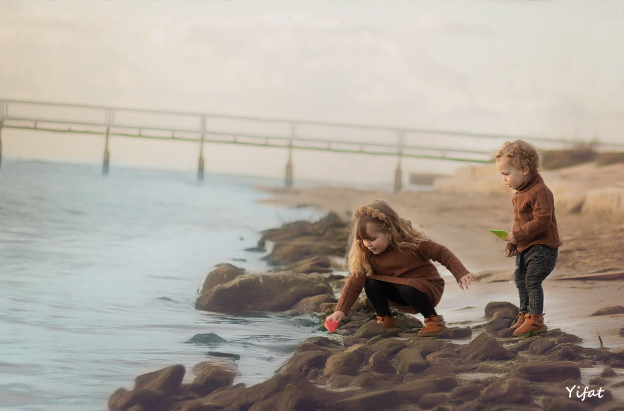 אוניות במים העתק.jpg