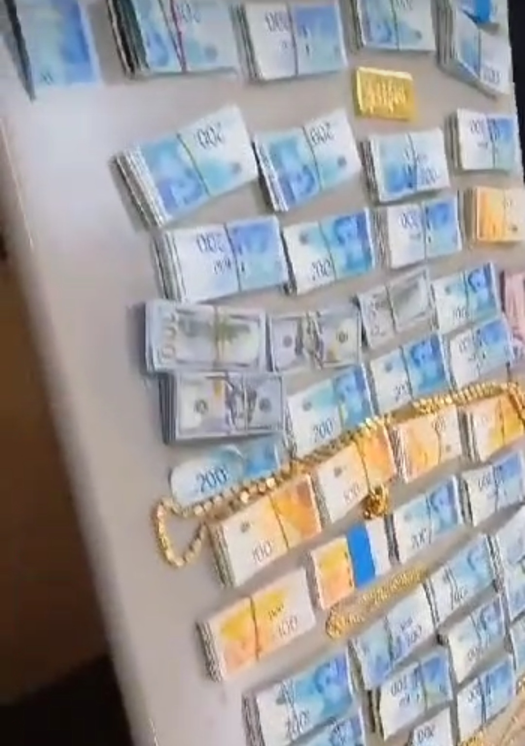 אחותו של הנייה.jpg