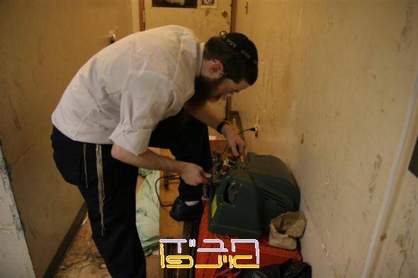 אחת מפינות חדר ההרשמה רק אלוקים ומ ארבל יודעים מה הוא עושה שמה.jpg