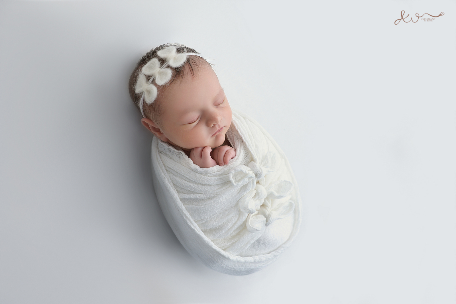 אילה וויג צלמת ניו בורן בבית הלקוח 0548524765 (6).jpg