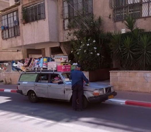 אלברט ראשון לציון - ברחוב פרדו ב''ב.jpg