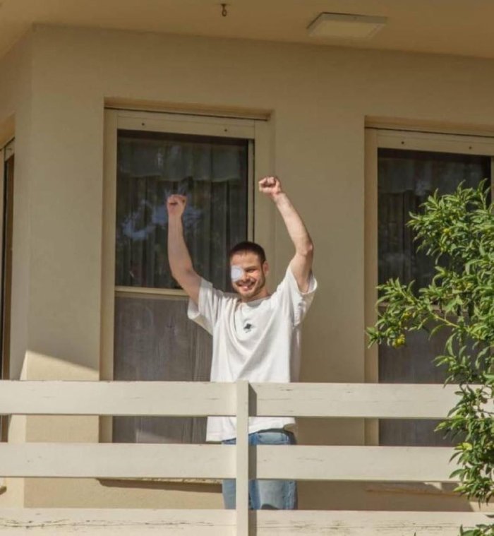 אלון אוהל חוזר הביתה.jpg