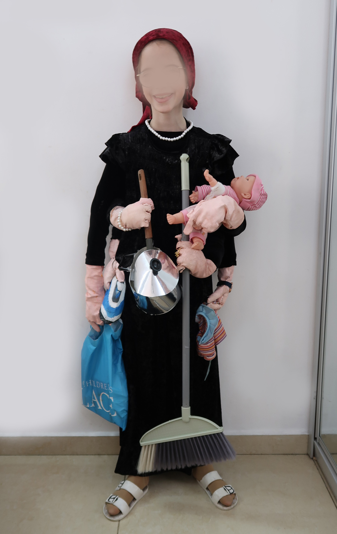 אמא בעלת הכי הרבה מקצועות - פנים מטושטשות.jpg