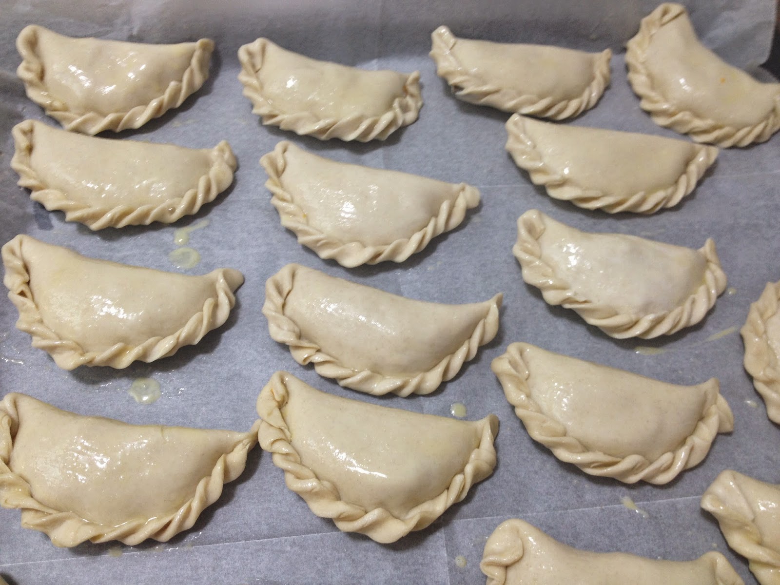 אמפנדות לפני אפיה.jpg