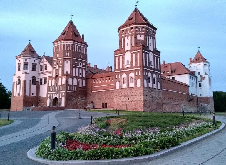 אנדרטה בהומיל.jpg