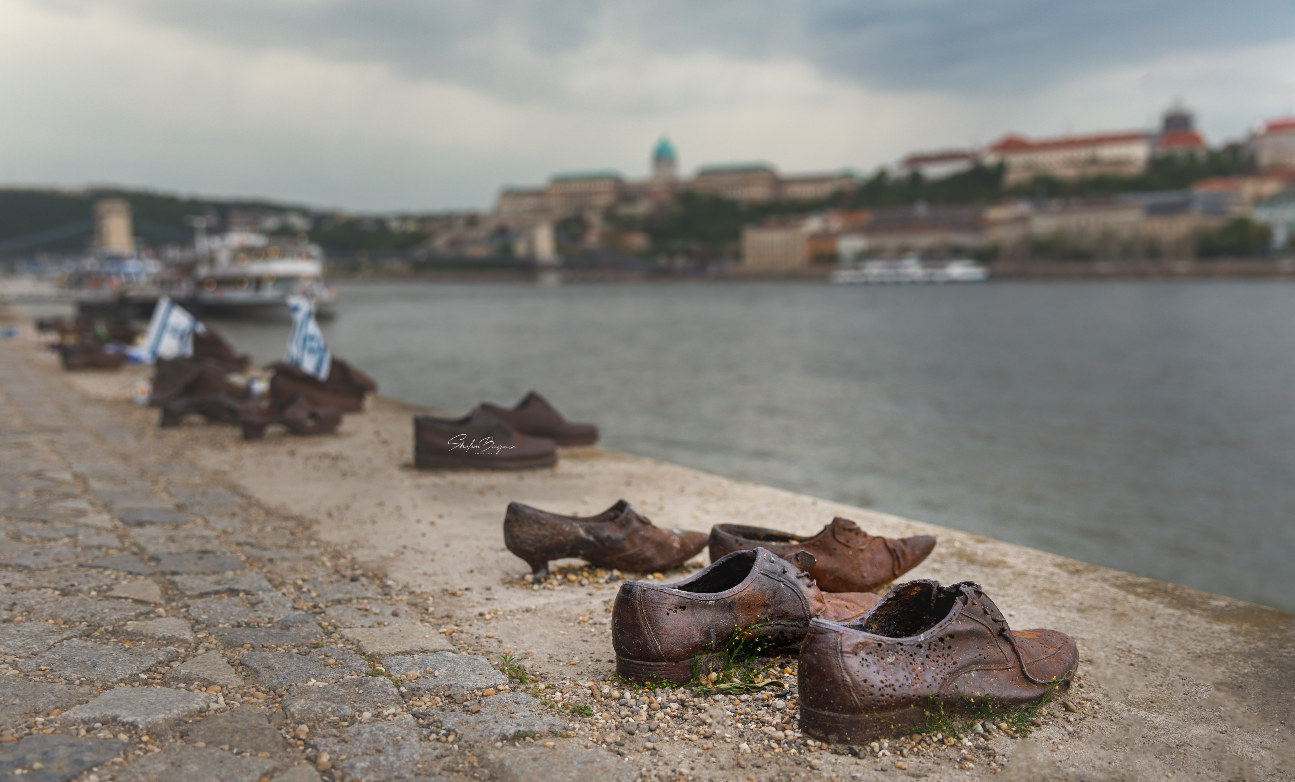 אנדרטת הנעלים (1).jpg