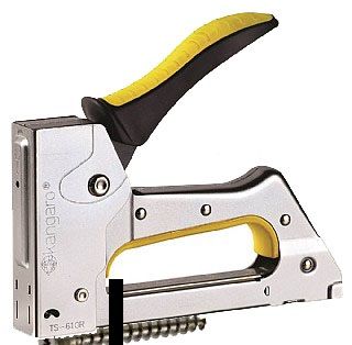 אקדח סיכות עם בורג.jpg