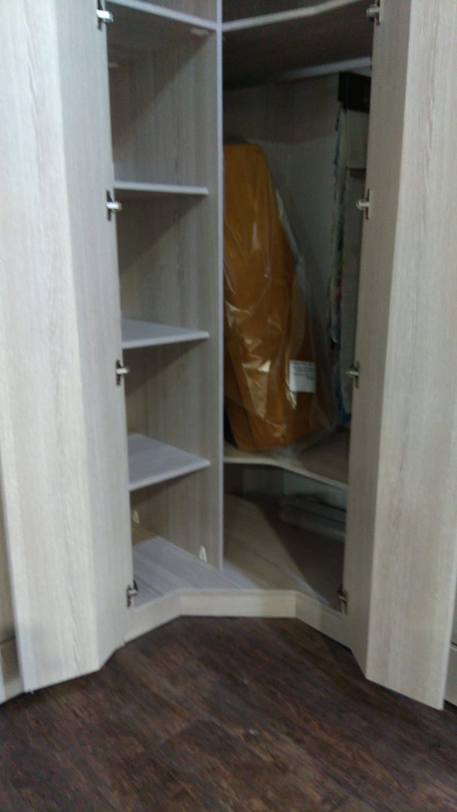 ארון פינתי גדול פתוח (2).jpeg