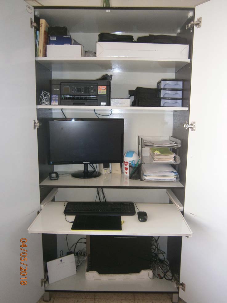 ארון פתוח.jpg