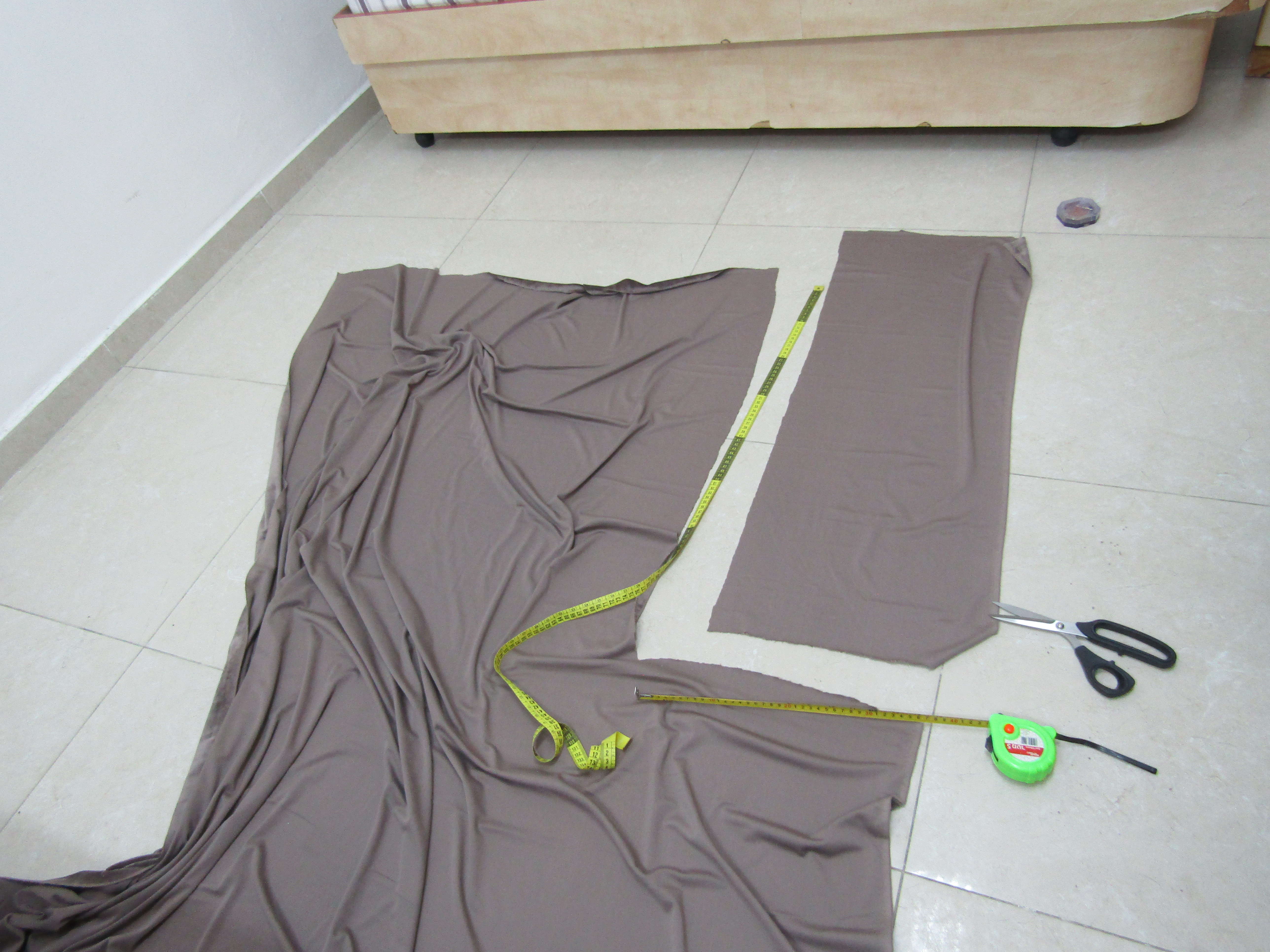 א. מדידה וחיתוך הבד.JPG