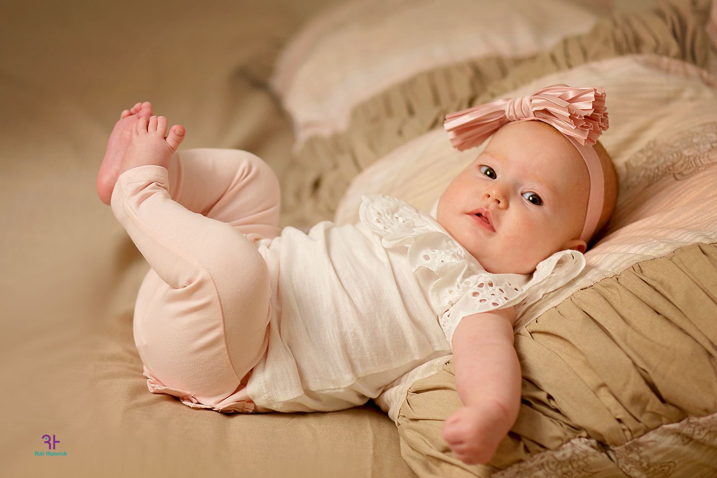 בובה במיטה.jpg