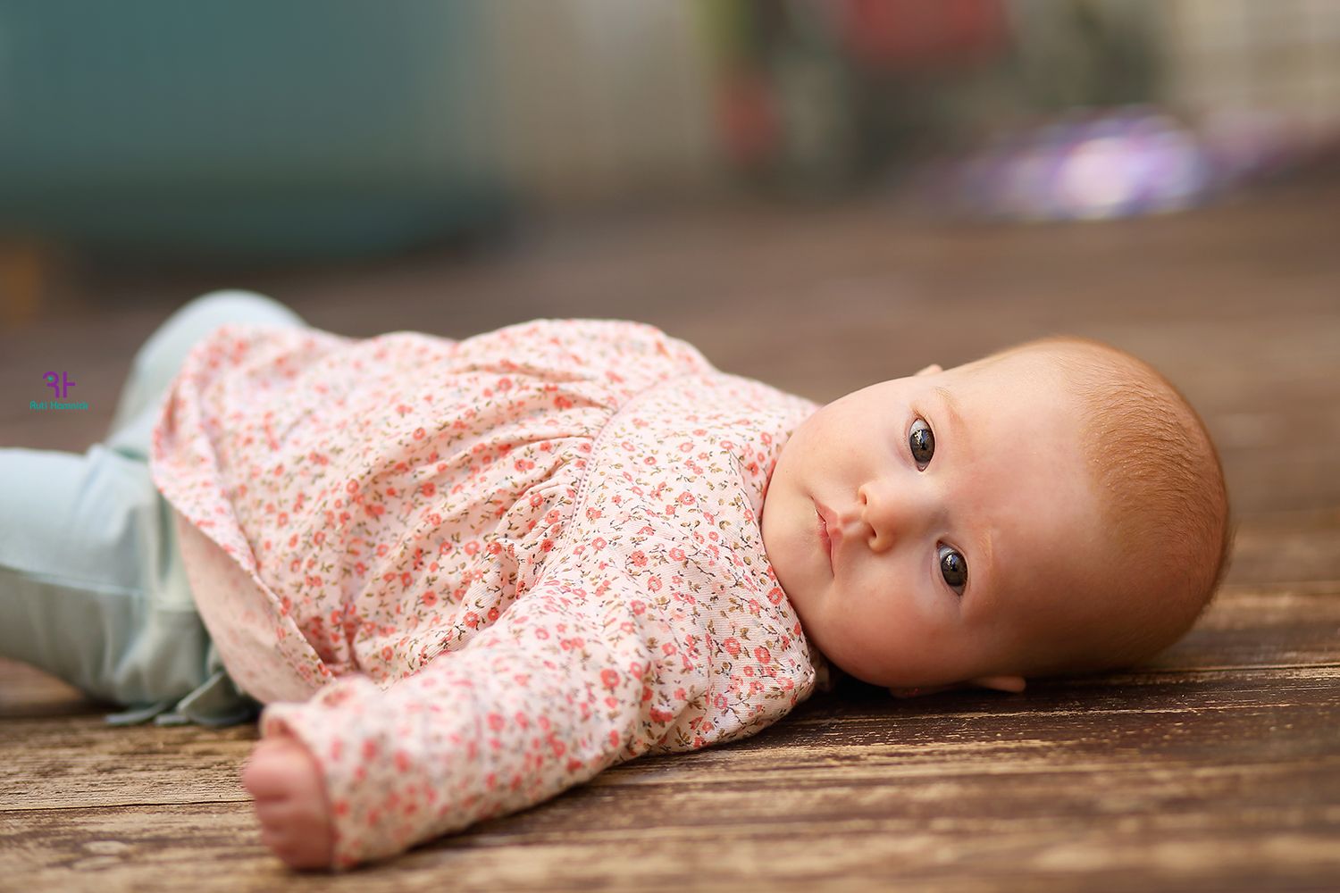 בובה במרפסת.jpg