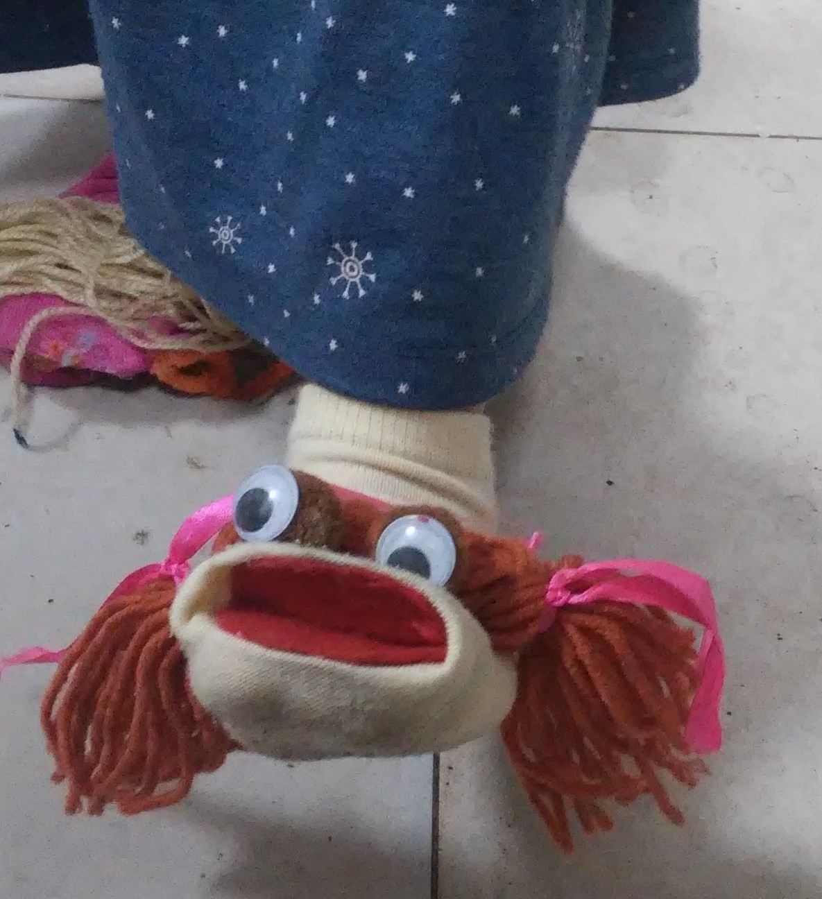 בובה של גרביים.jpg