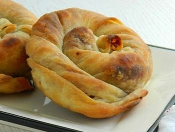 בורקס תרד וגבינה.jpg