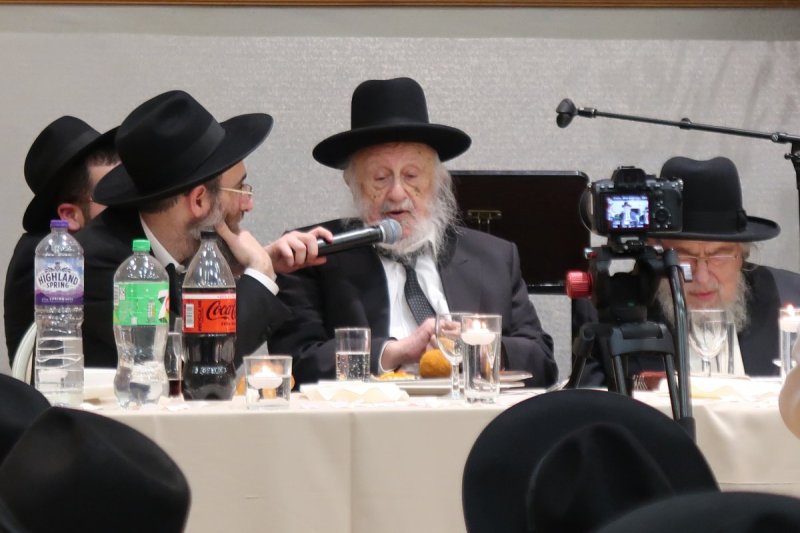 בחתונת נכדו.jpg