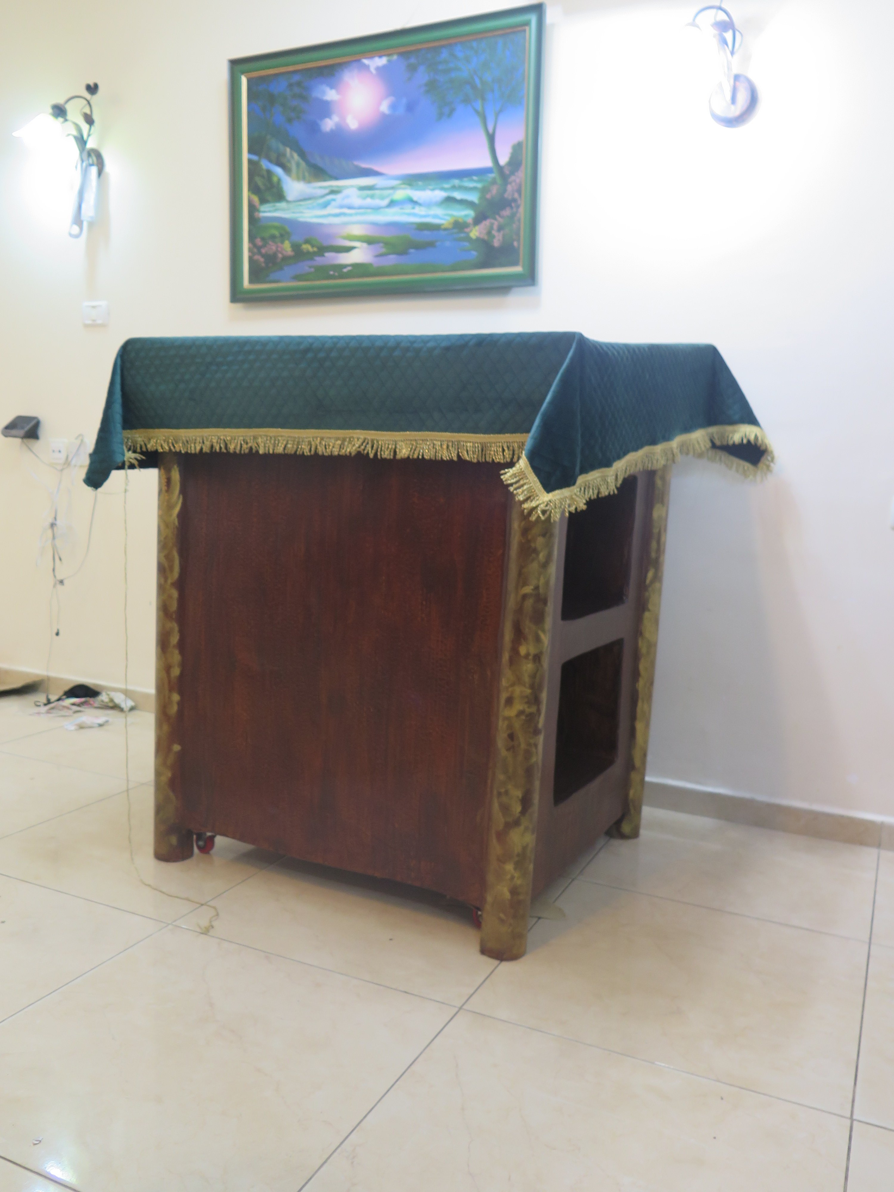 בימה לבית כנסת מוכן.JPG