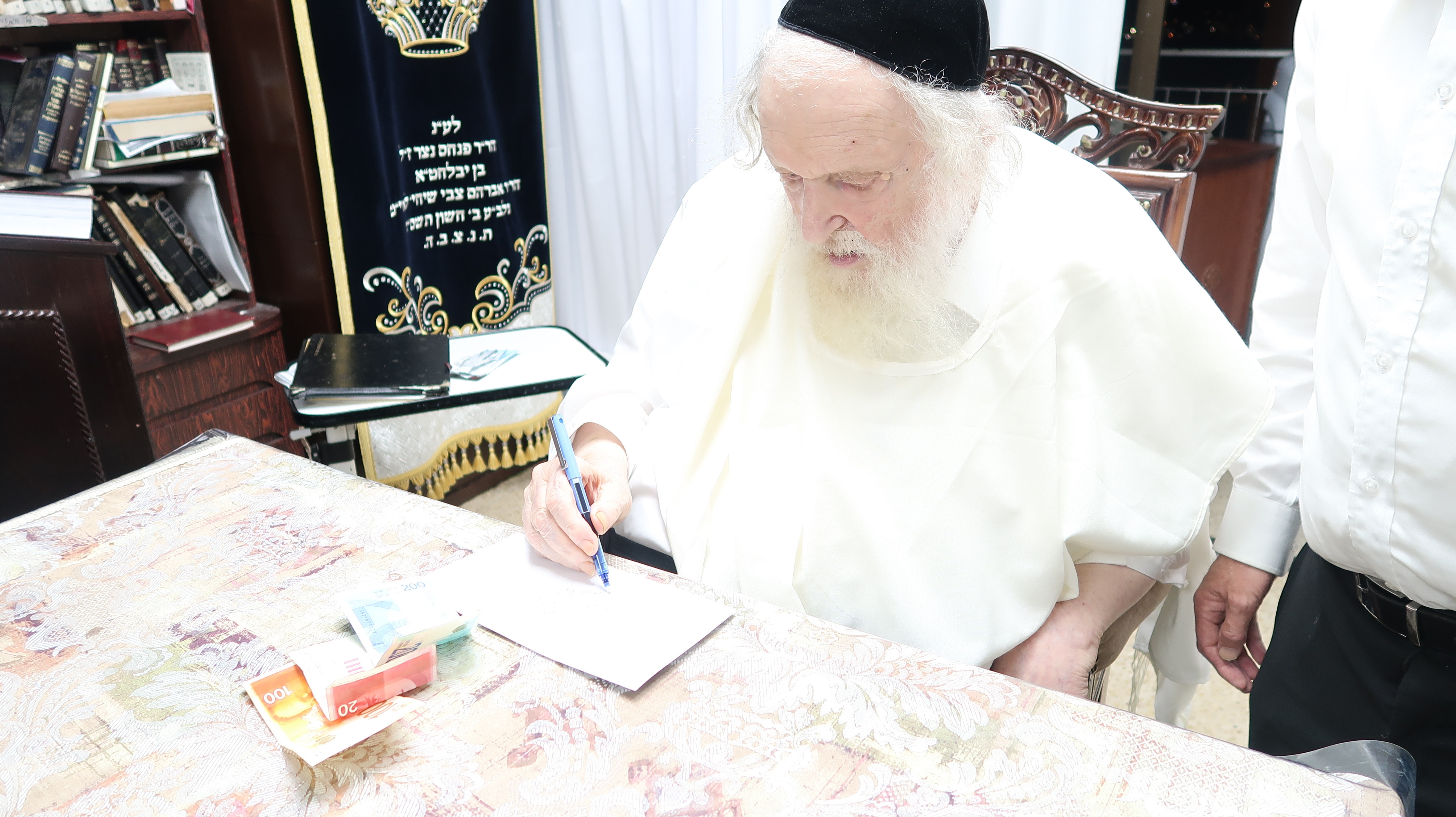 בכתיבה על גבי המעטפה לקופת העיר.jpeg