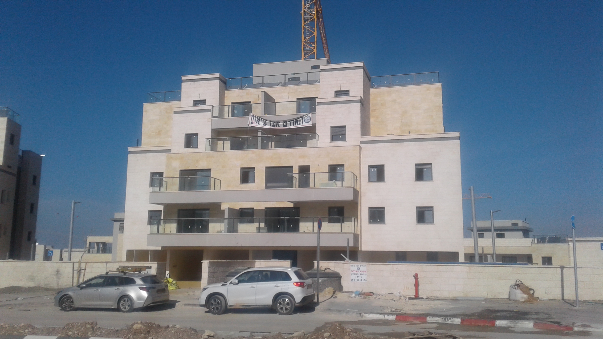 בניין 10 חזית.jpg