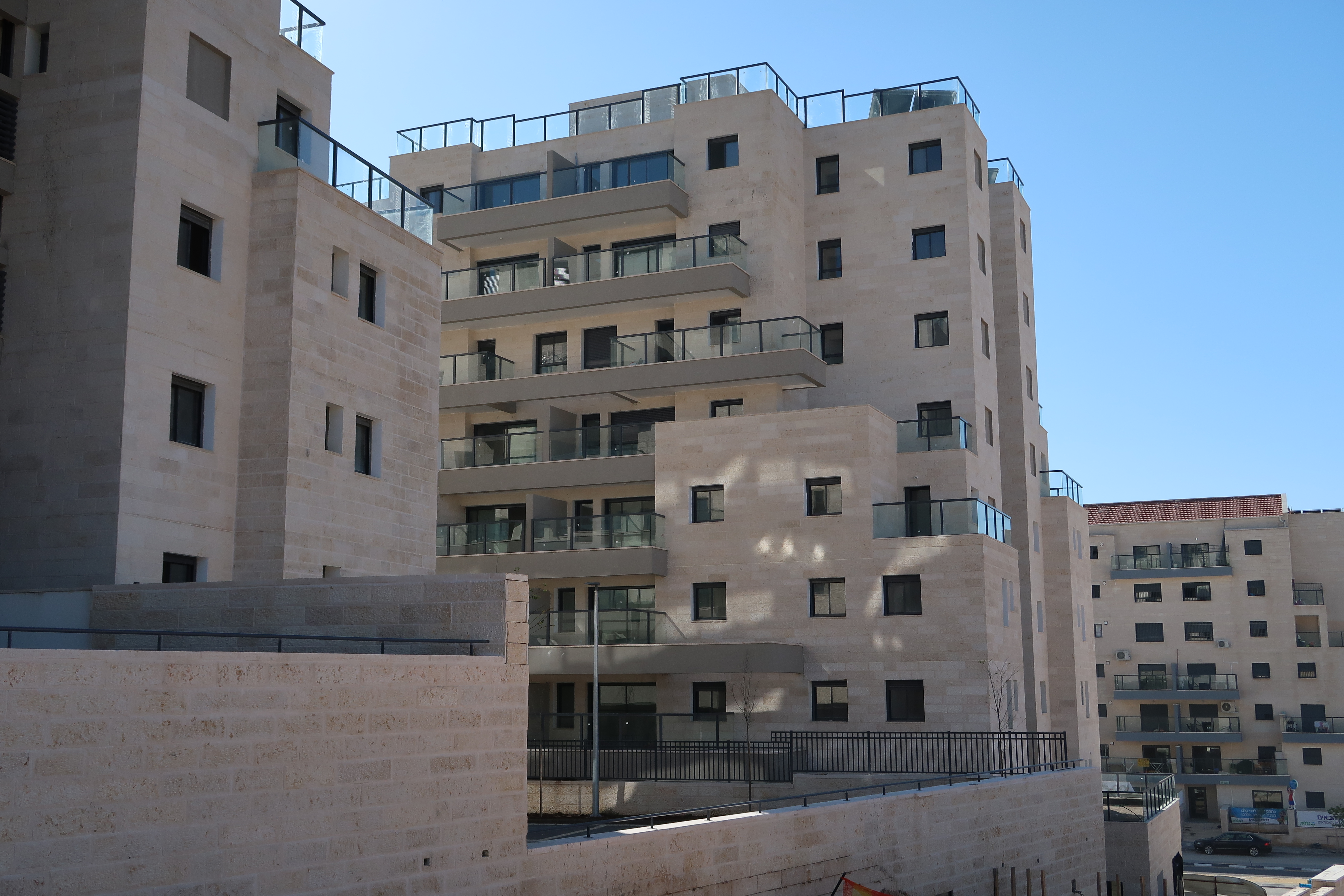 בנין 3 מאחורה.JPG