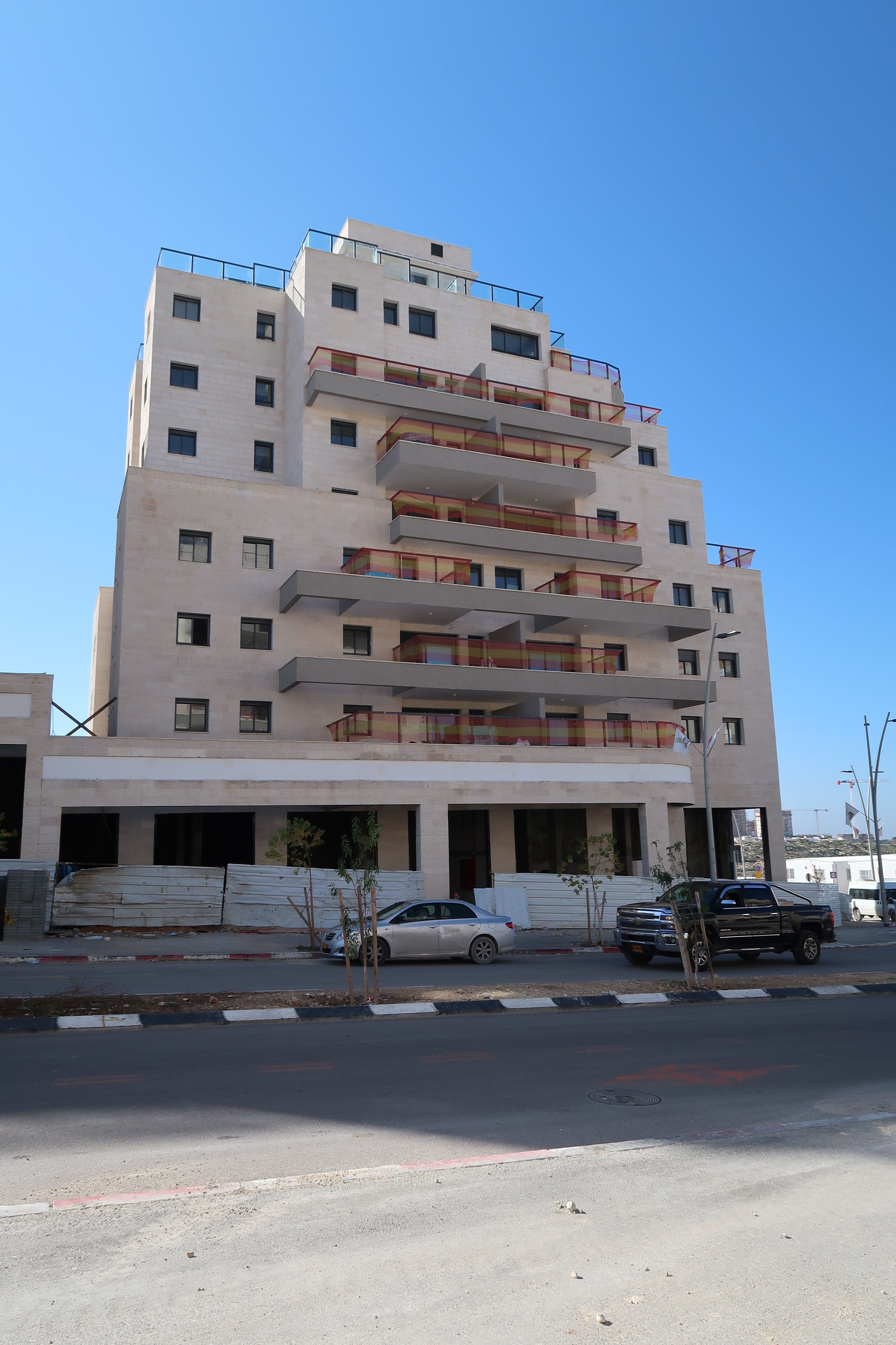 בנין 9 חזית.JPG