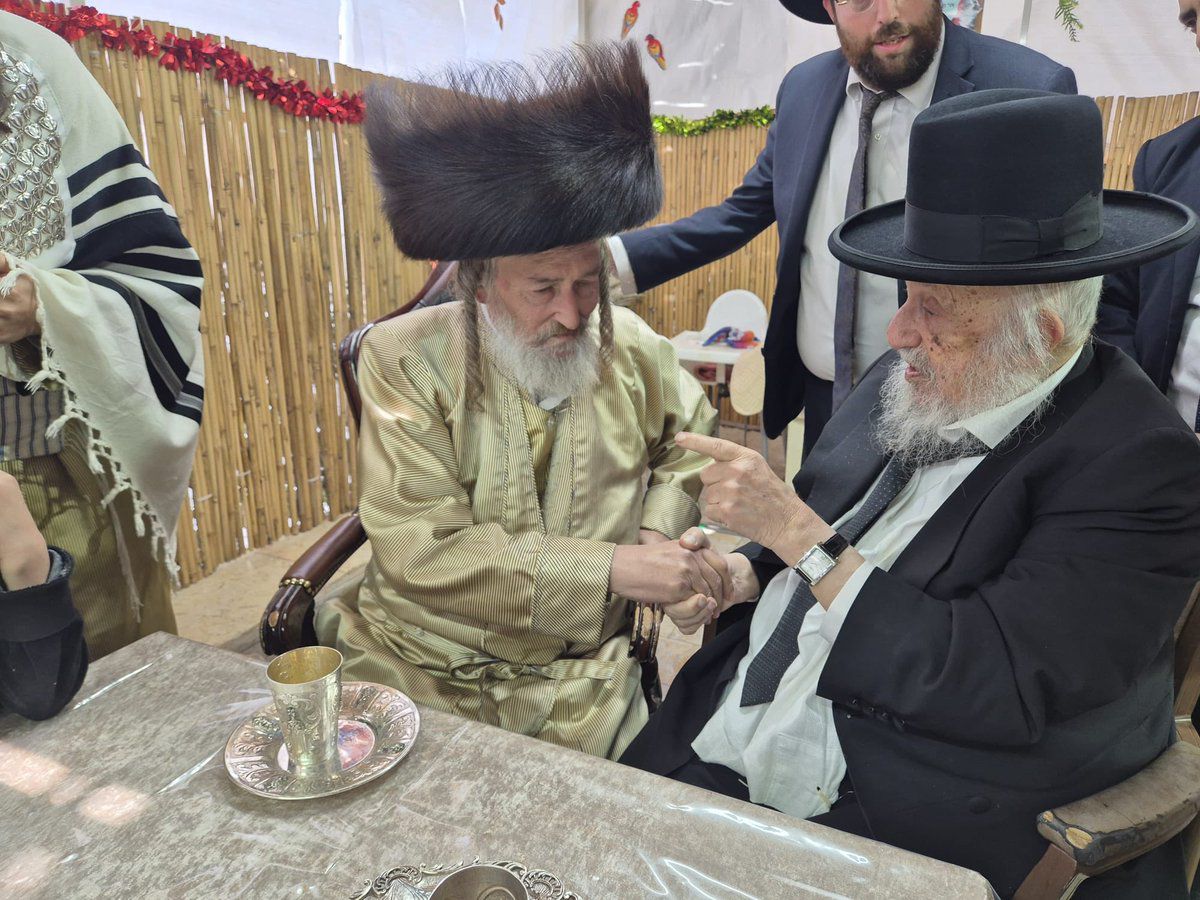 בסוכות האחרון עם מרן ראש הישיבה הגרב''ד פוברסקי.jpg