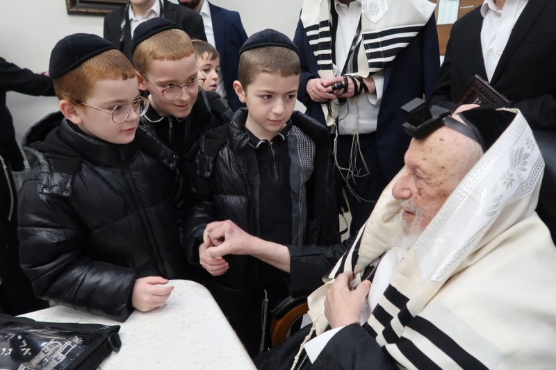 בקבלת קהל (2).jpg