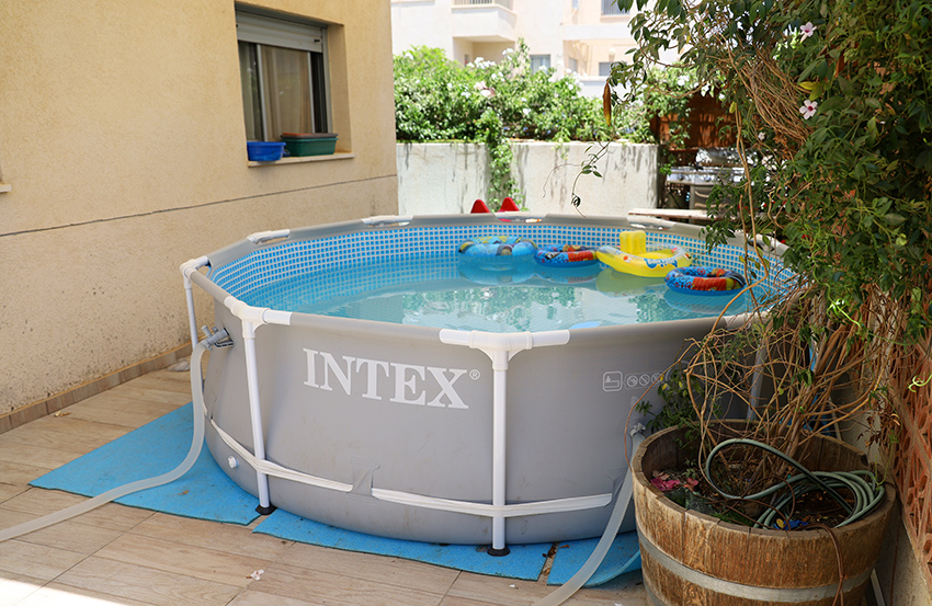 בריכה (חצר אחורית) (1).jpg