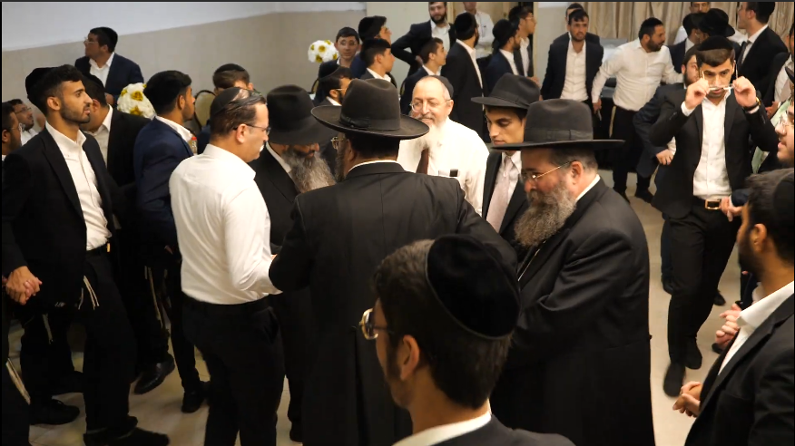 בריקוד לאחר הסיום.png