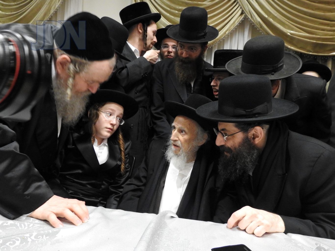 בר-מצווה-לנכד-הגרנ-נוסבוים-ונכד-גאבד-קוממיות-ירושלים-98-1365x1024 (1).jpg