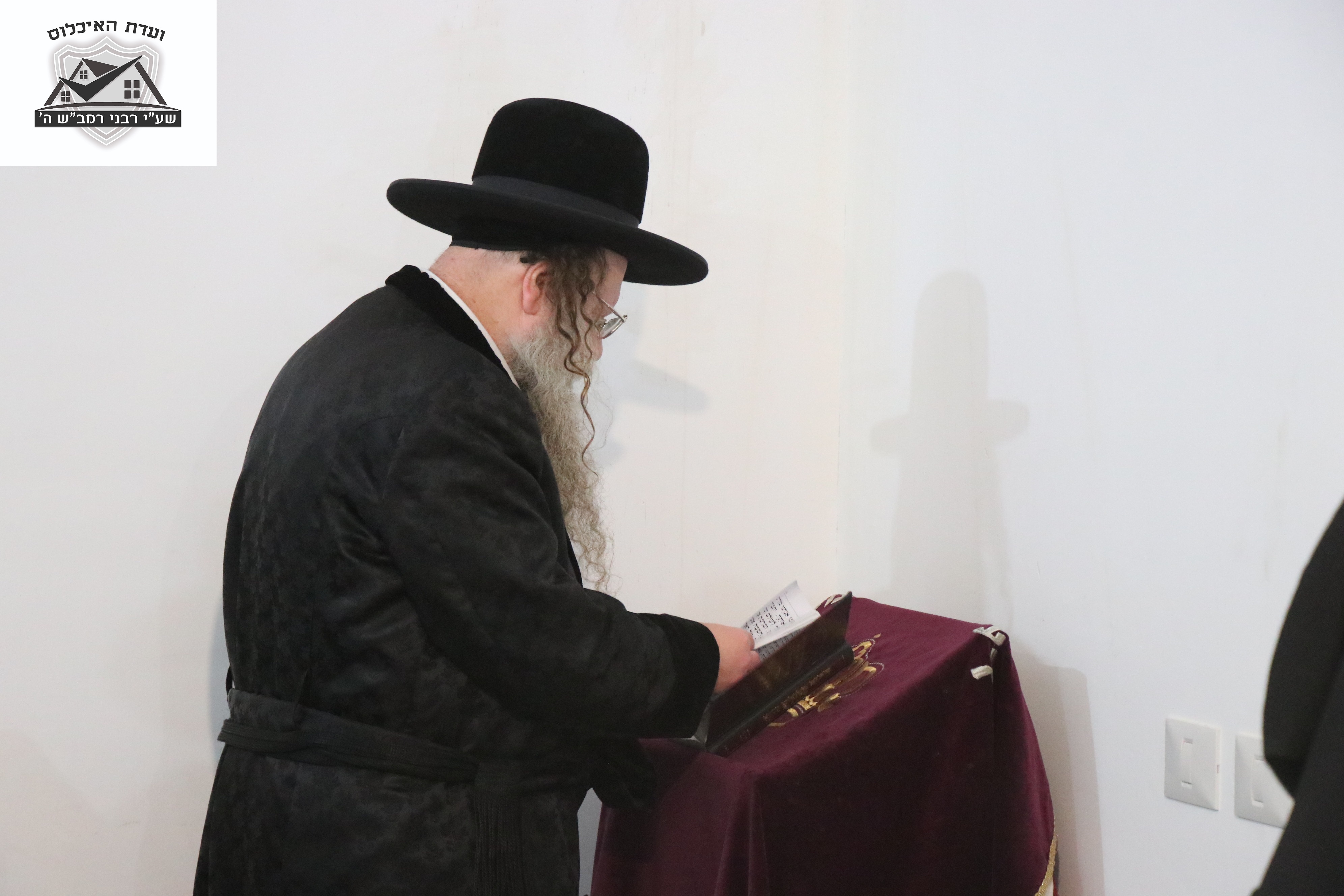 בתפילת מעריב 1.jpg