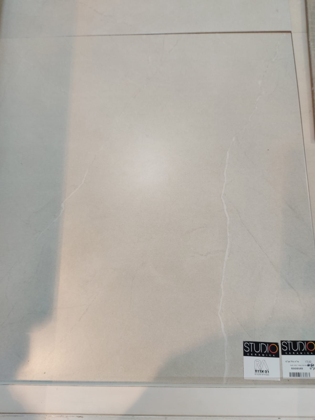 גאיוס מט משי אפור1.jpeg