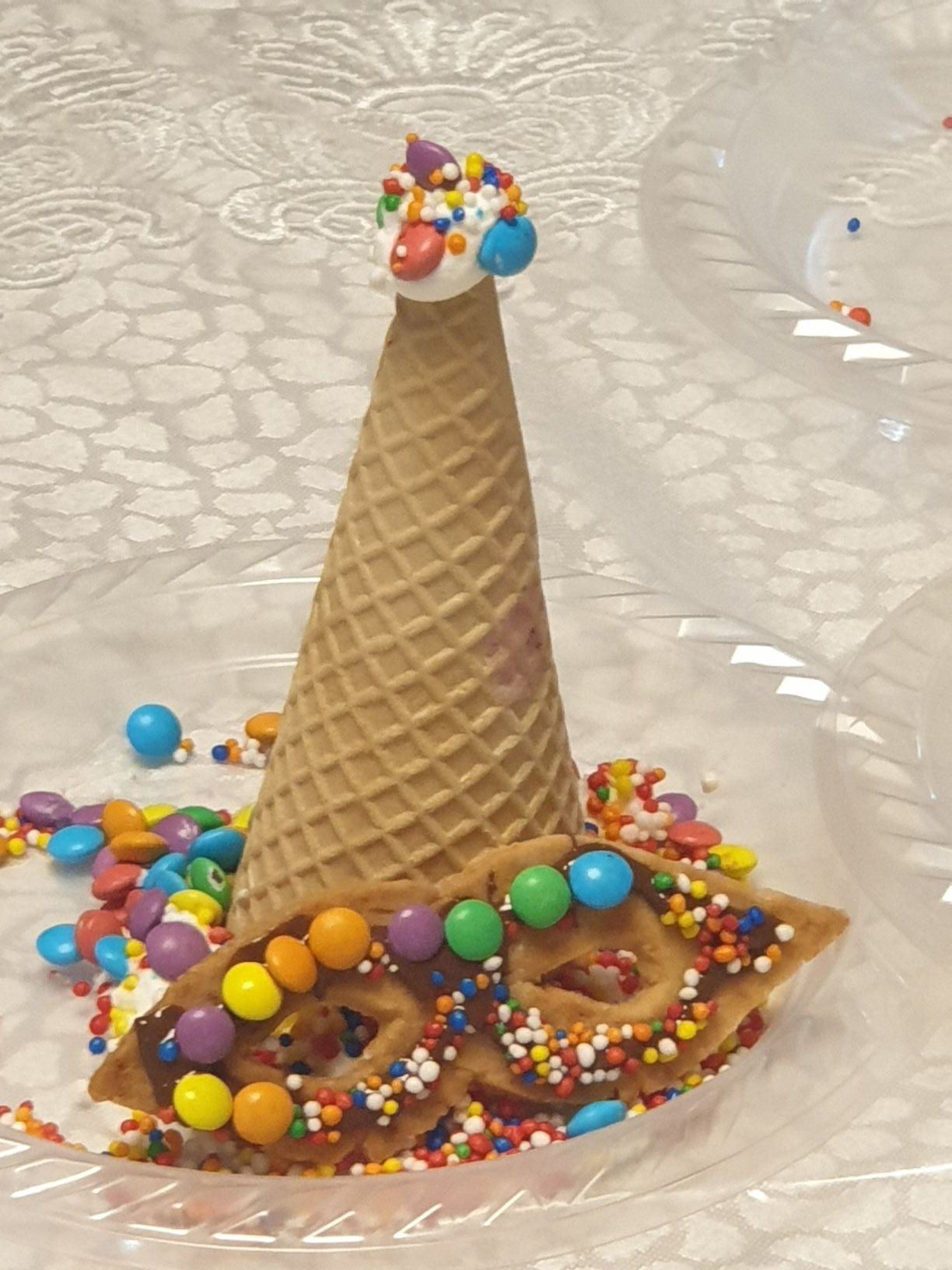 גביע ומסיכה.jpg