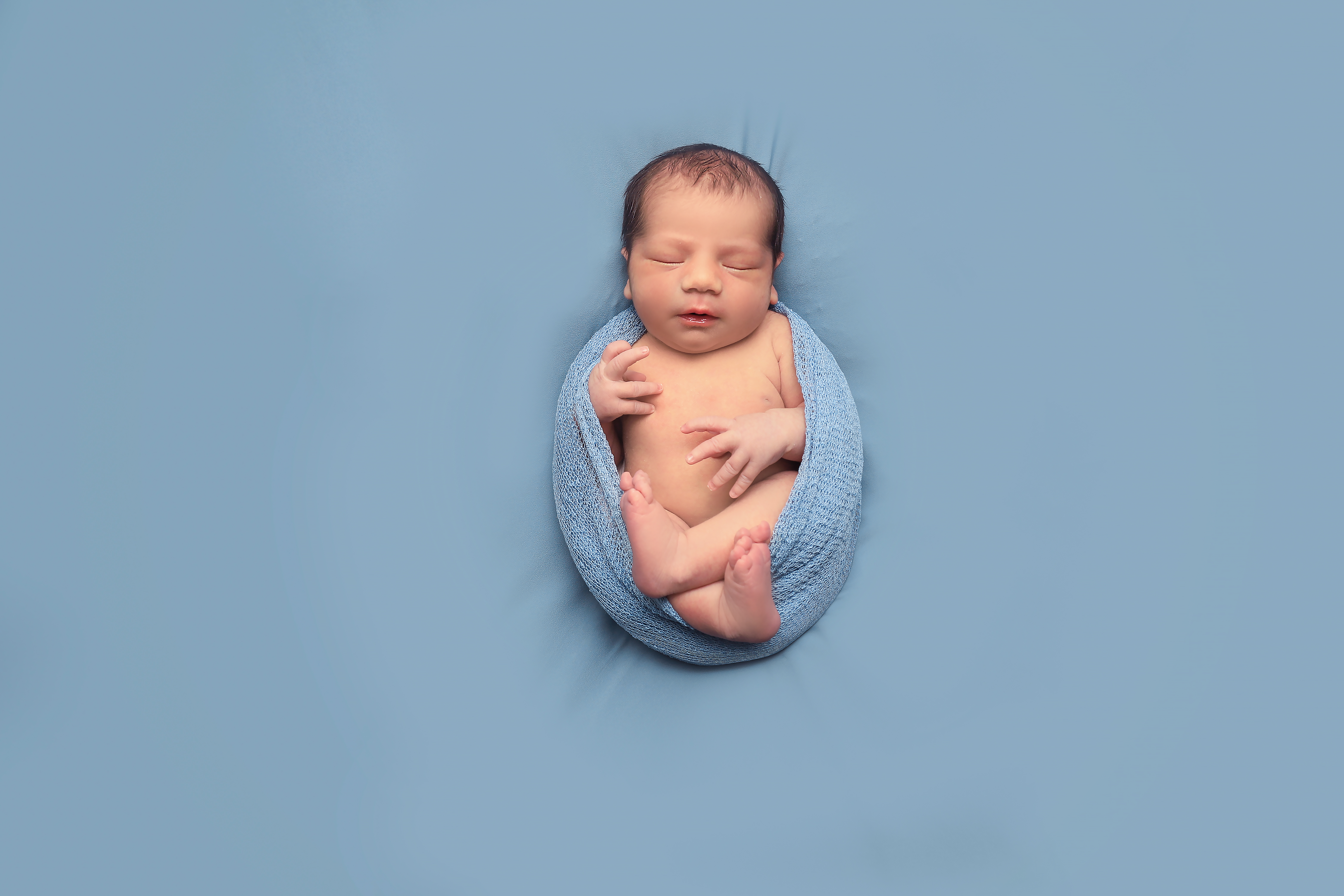 גבריאל תכלת שונה.jpg