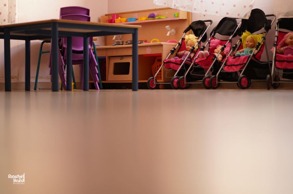 גן בובות ועגלות השתקפות.JPG