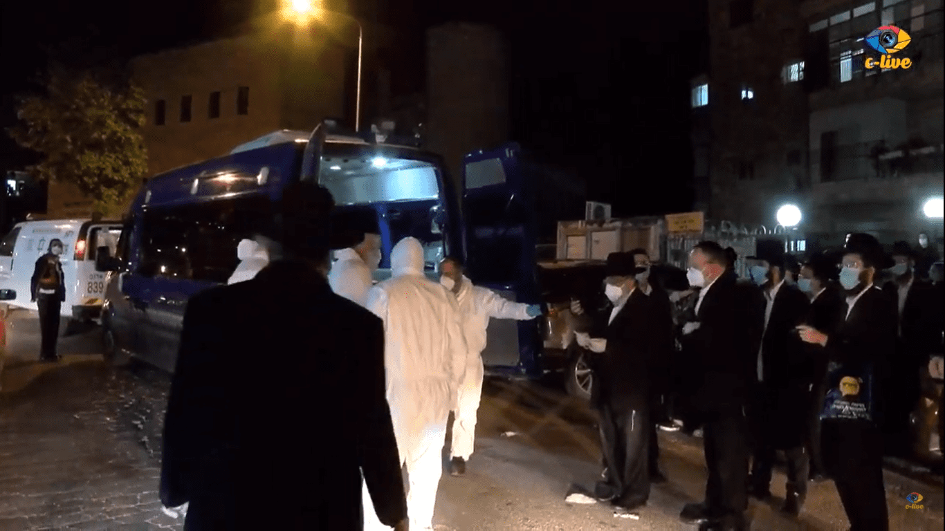 האב באמירת קדיש.png