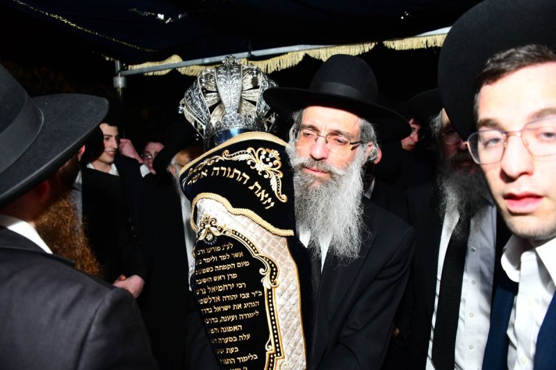 הגאון רבי יהודה שמואל מלר במעמד.jpg