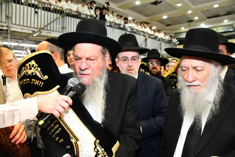 הגרמ''ש אדלשטיין במעמד.jpg