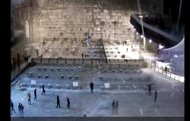 הכותל מושלג.jpg