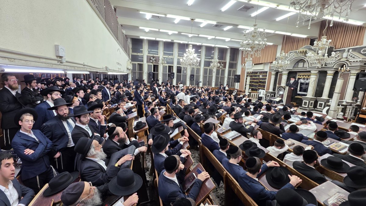 הכינוס בכולל חזו''א בב''ב נגד הריסת הקברים על ידי חברת אאורה.jpg