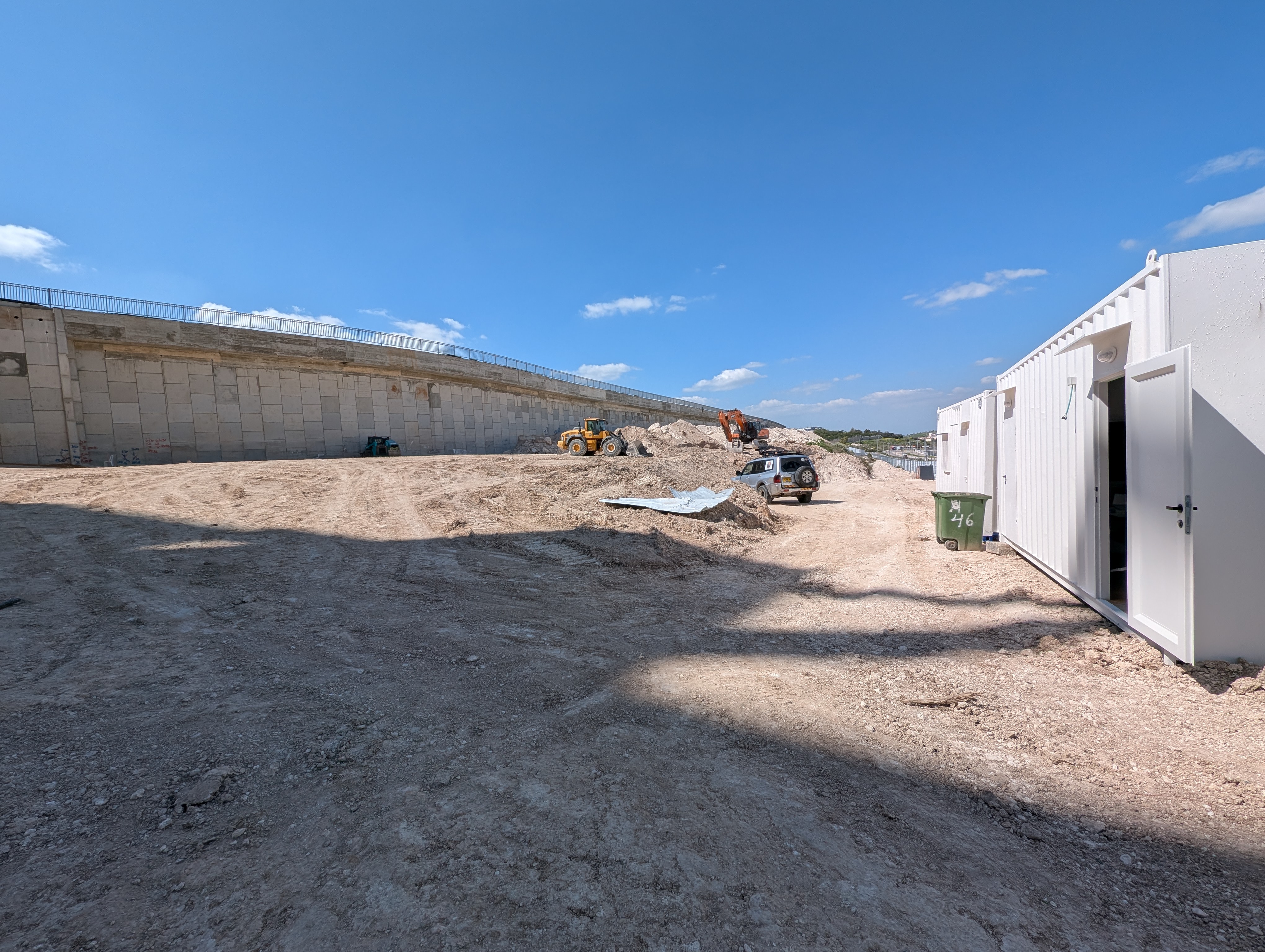 הכניסה מאהרונסון.jpg