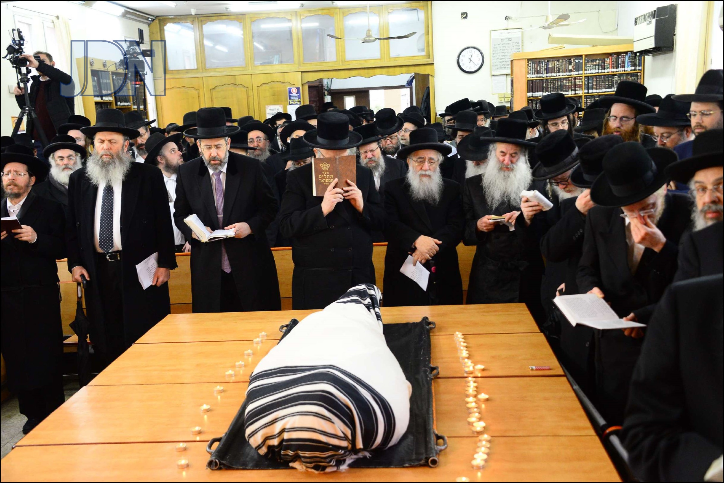 הלויית-הרב-לנדא-זצל-לרר-46.jpg