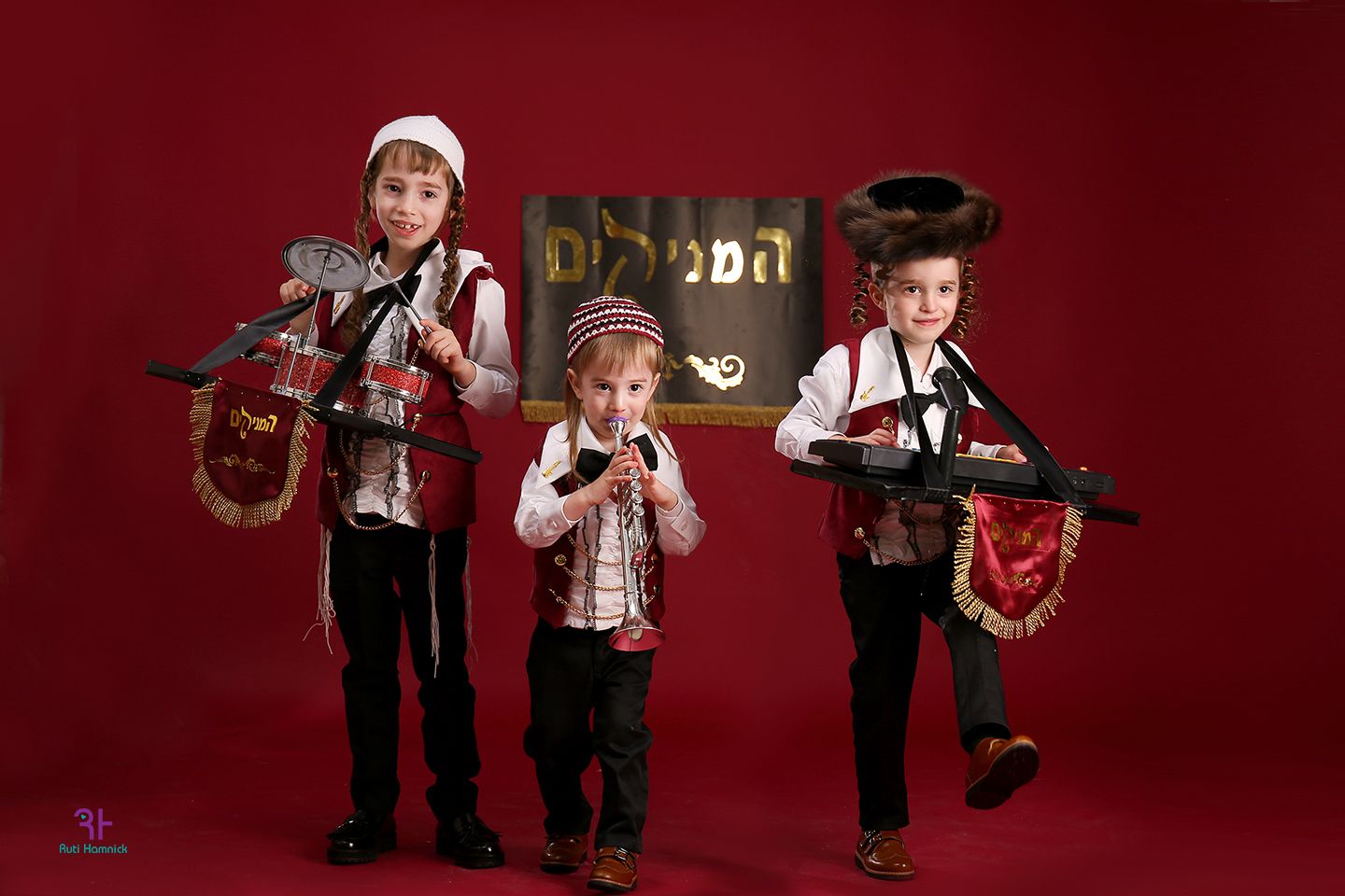 המניקים 4.jpg