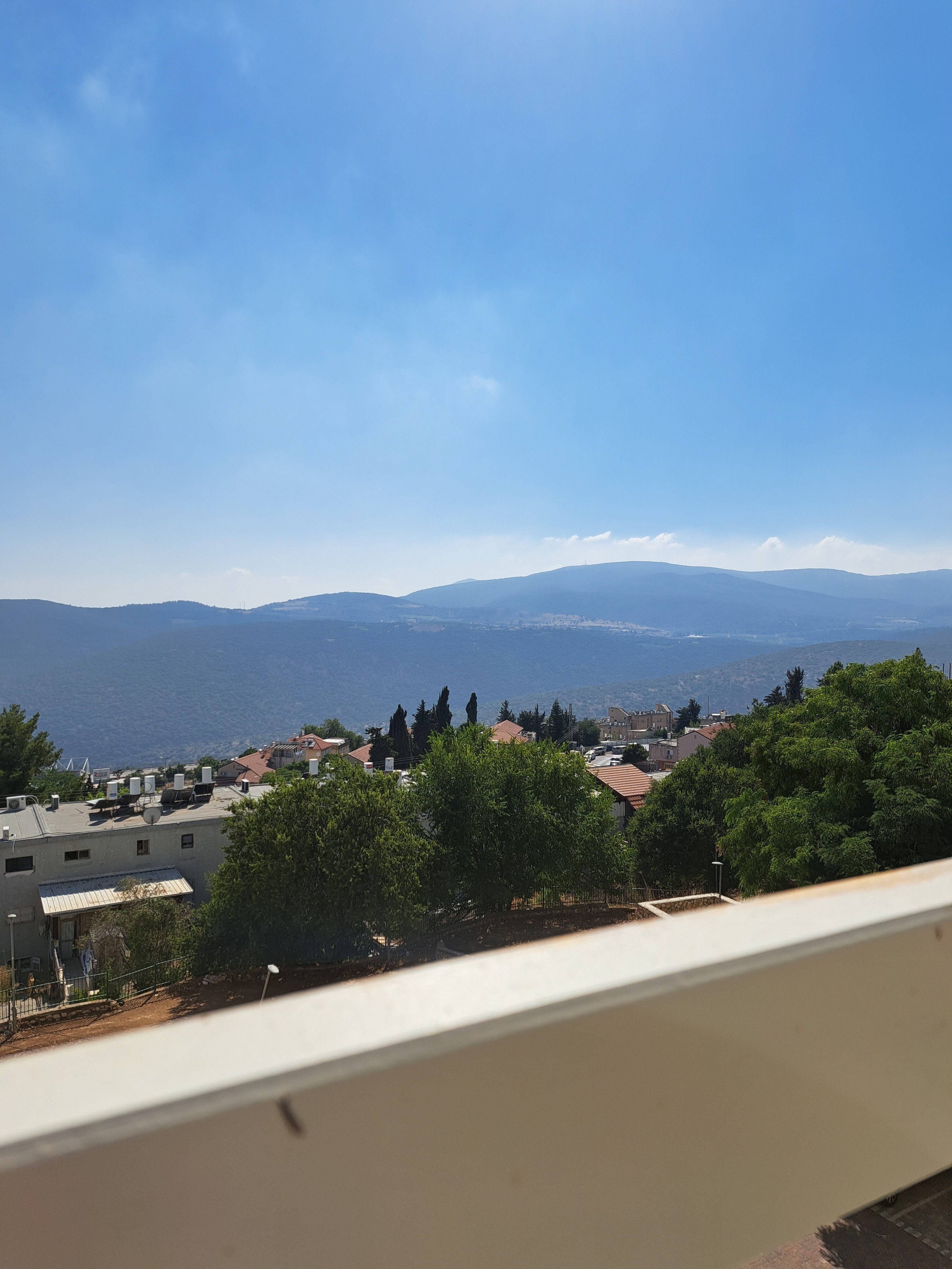 הנוף מהמרפסת.jpg