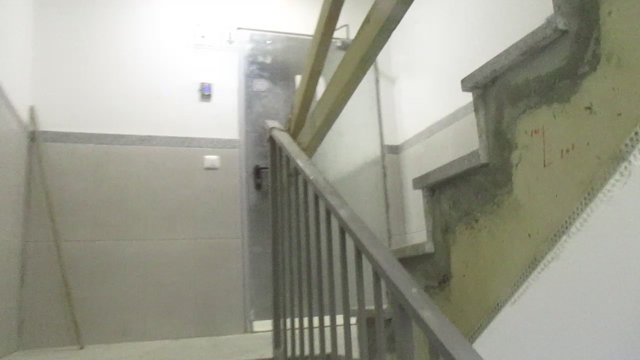 הקומות למעלה נעולות.jpg