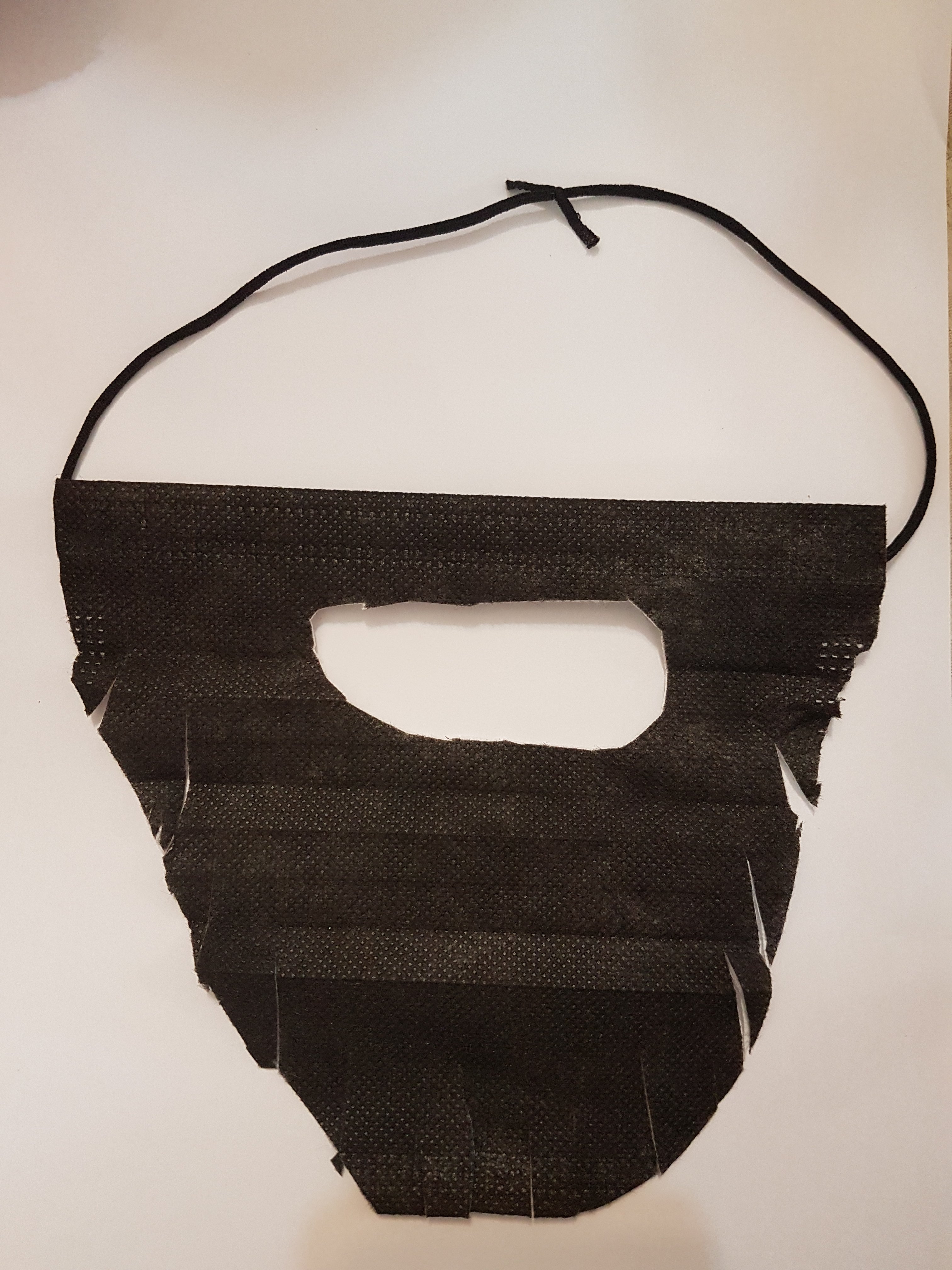 זקן ממסכה.jpg