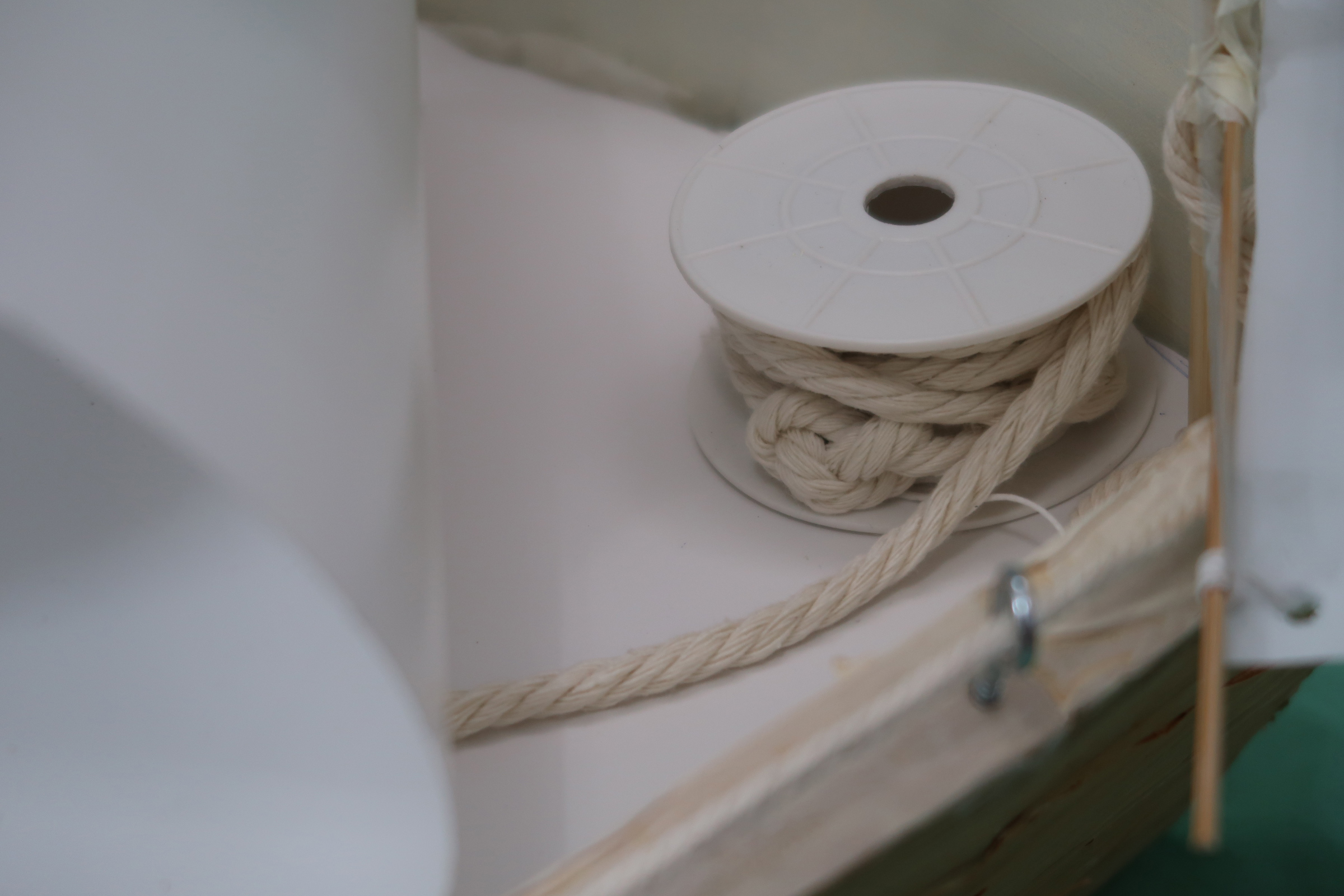 חבלים על הסיפון.jpg